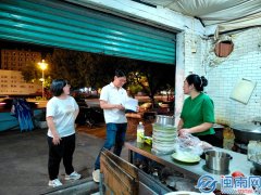 坑街道带领干部全员下沉社区一线